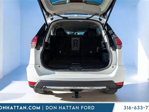 Used 2018 Nissan Rogue SV image 31