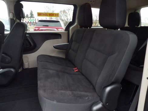 Used 2018 Dodge Grand Caravan SE w/ UConnect Hands-Free Group image 9