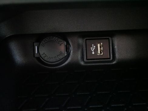 Certified 2025 Toyota RAV4 XLE AWD/4WD image 29