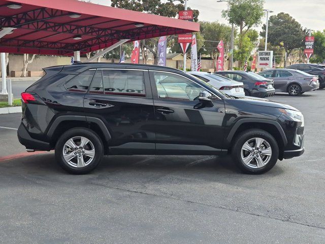 Used 2025 Toyota RAV4 XLE AWD/4WD image 4