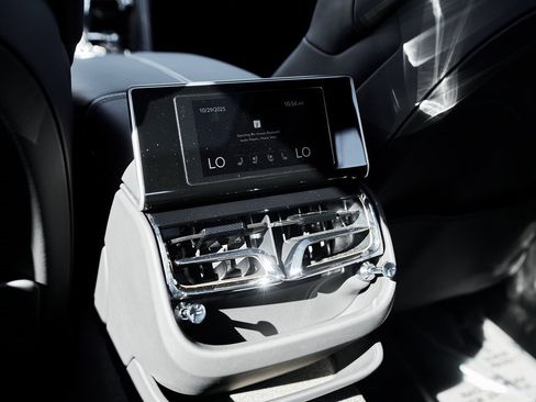 Used 2024 Bentley Flying Spur S V8 image 47