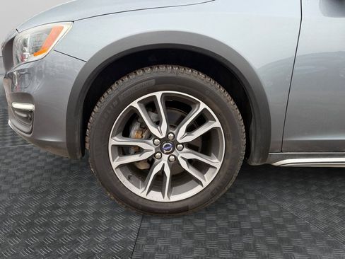 Used 2016 Volvo V60 T5 Cross Country Platinum image 9