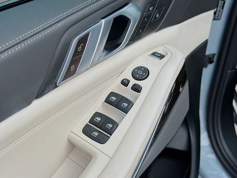 Used 2024 BMW X5 sDrive40i w/ M Sport Package image 23