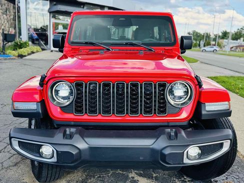 Used 2026 Jeep Wrangler Unlimited Sahara AWD/4WD image 16