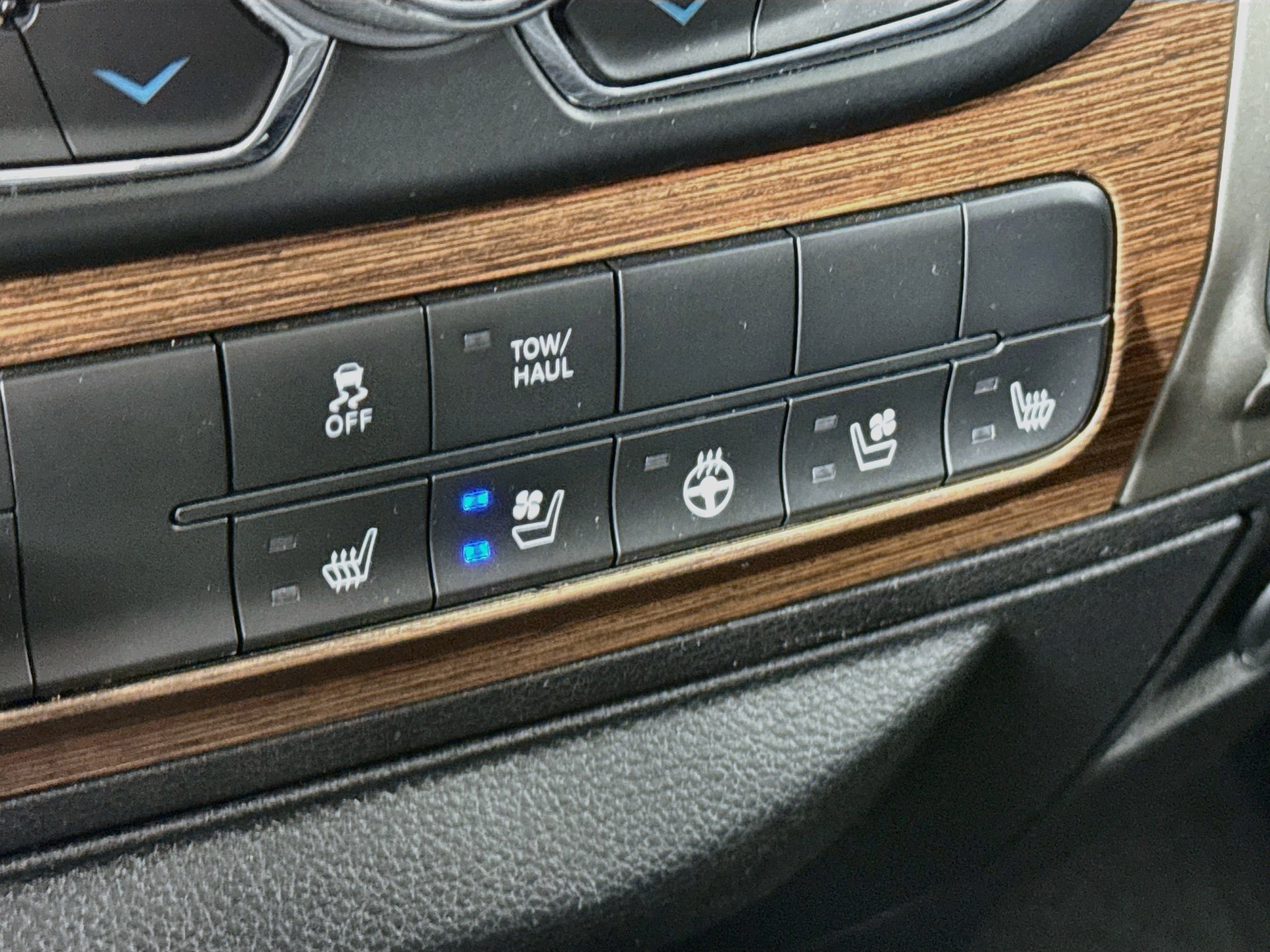 Used 2014 RAM 1500 Laramie w/ Convenience Group AWD/4WD image 20
