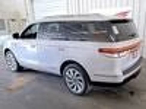 Used 2023 Lincoln Navigator Reserve AWD/4WD image 10