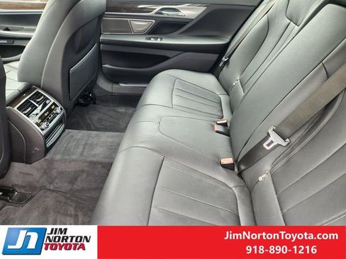 Used 2017 BMW 740i xDrive AWD/4WD image 30