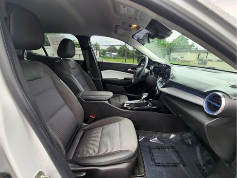 Used 2024 Chevrolet Trax LT FWD image 37