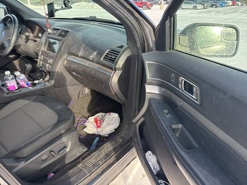 Used 2018 Ford Explorer XLT w/ Equipment Group 201A image 18