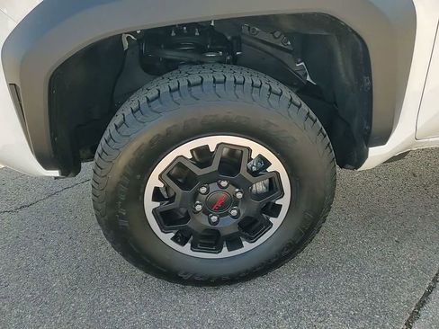 Used 2025 Toyota Tacoma TRD Off-Road image 16
