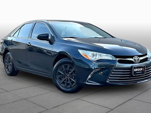 Used 2016 Toyota Camry LE FWD image 3