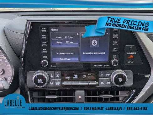 Used 2022 Toyota Highlander LE FWD image 17