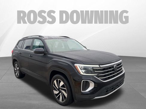 Used 2025 Volkswagen Atlas SE image 3