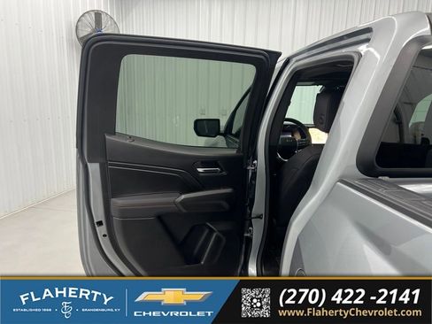 Used 2025 Chevrolet Colorado Z71 w/ Technology Package AWD/4WD image 10