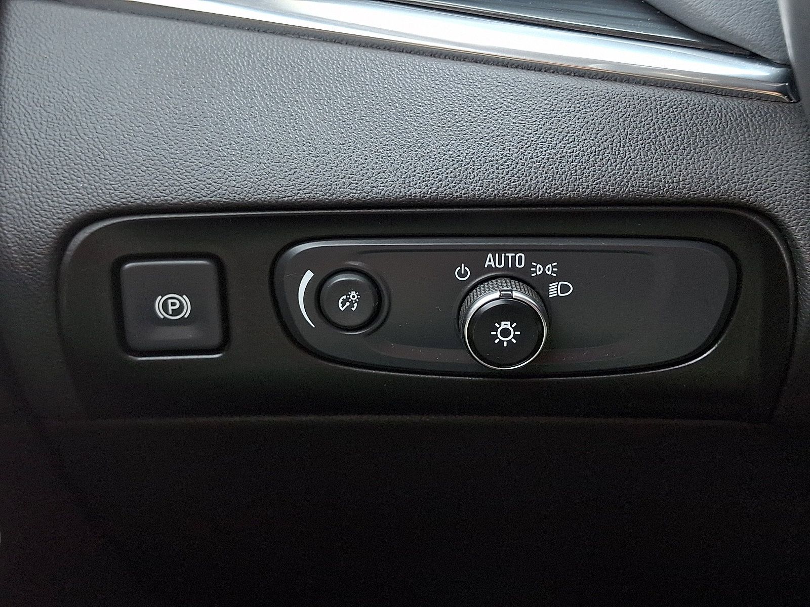 Used 2020 Buick Enclave Essence w/ Sound and Sites Package FWD image 30