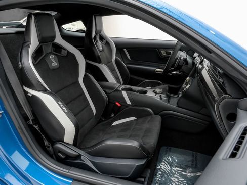 Used 2021 Ford Mustang Shelby GT500 w/ Carbon Fiber Track Pack RWD image 33