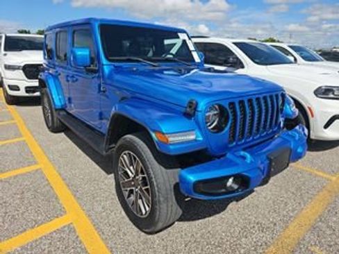 Used 2022 Jeep Wrangler Unlimited Sahara AWD/4WD image 3