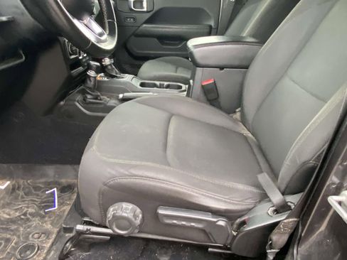 Used 2018 Jeep Wrangler Unlimited Sahara image 13