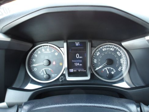 Used 2017 Toyota Tacoma Limited image 18