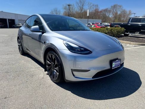 Used 2024 Tesla Model Y Performance AWD/4WD image 9