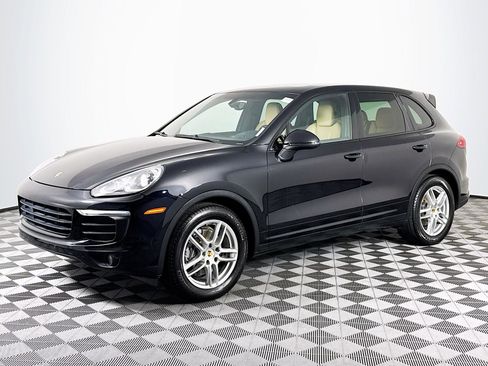 Used 2016 Porsche Cayenne w/ Premium Package image 4