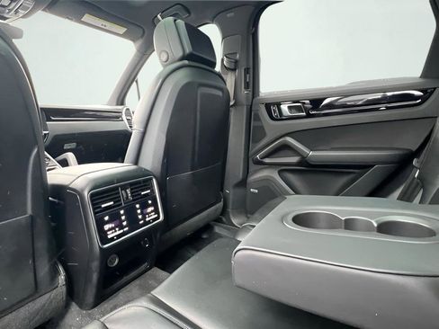 Used 2019 Porsche Cayenne S image 20