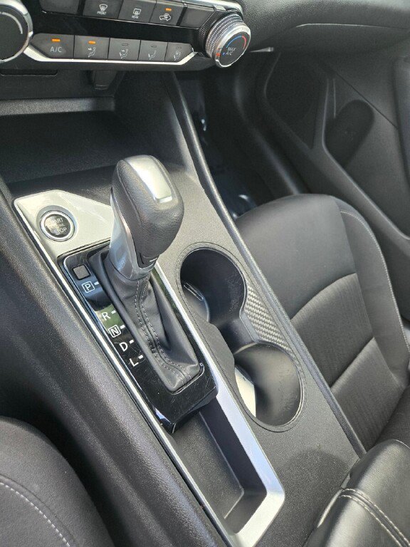 Used 2025 Nissan Altima 2.5 SV FWD image 17