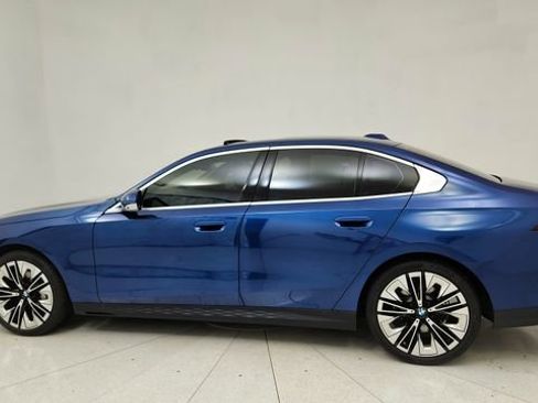 Used 2026 BMW 530i xDrive image 4