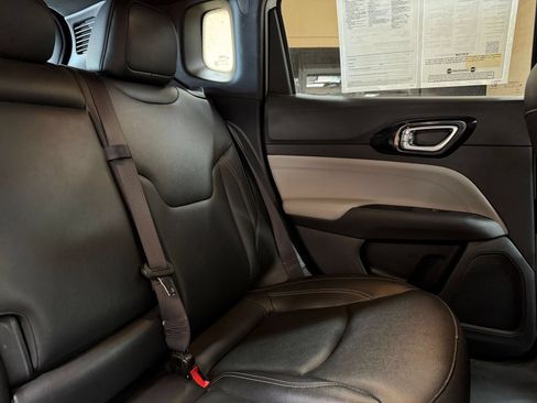 Used 2025 Jeep Compass Limited AWD/4WD image 33