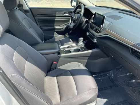 Used 2024 Nissan Altima 2.5 SV FWD image 17