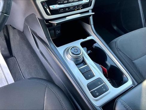 Used 2022 Ford Explorer XLT RWD image 11