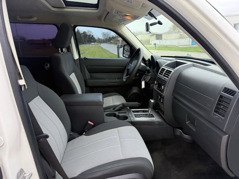 Used 2008 Dodge Nitro SXT w/ Sun & Wheels Group AWD/4WD image 24