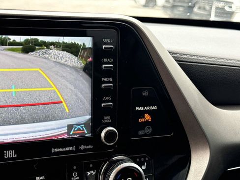 Used 2020 Toyota Highlander Limited AWD/4WD image 25