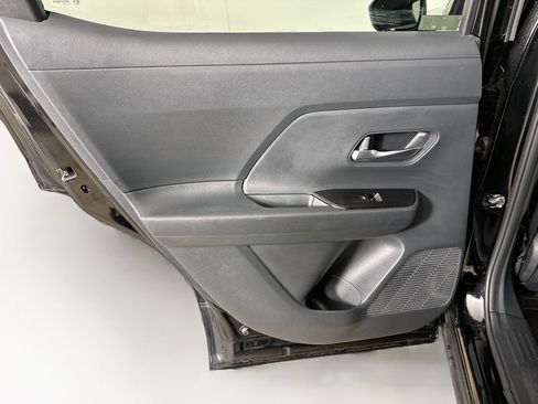 Used 2025 Nissan Kicks SV AWD/4WD image 25
