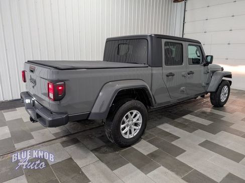 Used 2023 Jeep Gladiator Sport AWD/4WD image 5