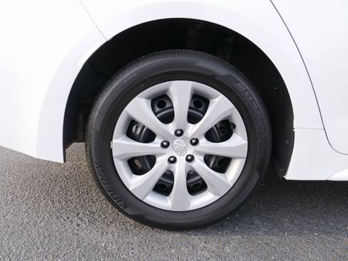 Used 2023 Toyota Corolla LE image 12