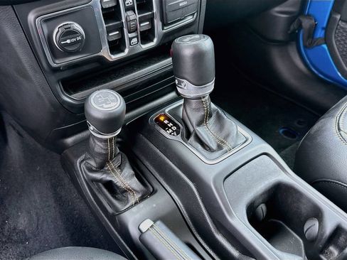 Used 2023 Jeep Wrangler Unlimited Sahara AWD/4WD image 18