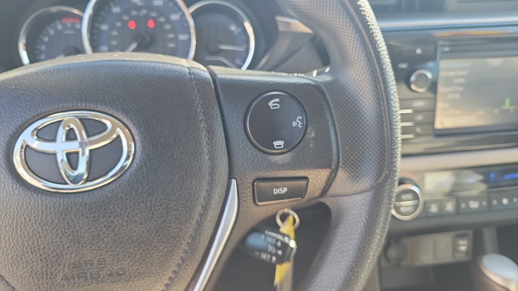 Used 2014 Toyota Corolla LE FWD image 19