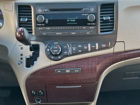Used 2013 Toyota Sienna XLE image 16