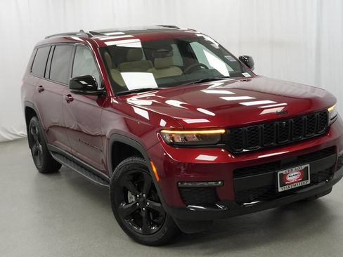 Certified 2025 Jeep Grand Cherokee L Limited w/ Luxury Tech Group II AWD/4WD image 10