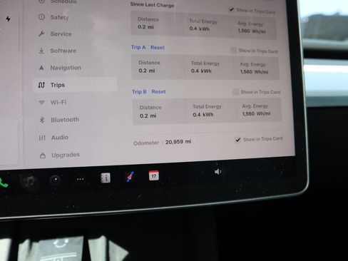 Used 2022 Tesla Model Y Long Range image 18