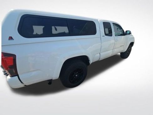 Used 2022 Toyota Tacoma SR5 AWD/4WD image 2