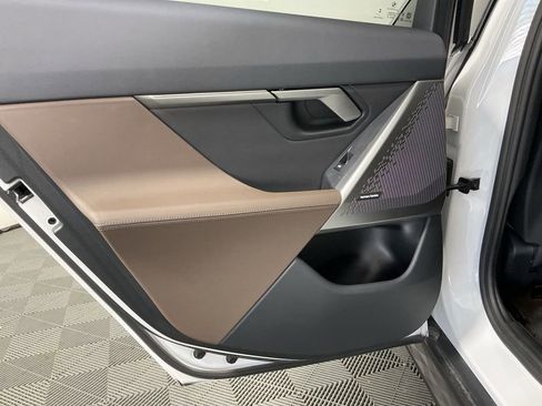 Certified 2025 BMW 530i w/ Premium Package RWD image 27