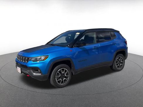 Used 2025 Jeep Compass Trailhawk image 7