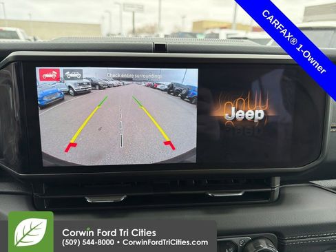 Used 2024 Jeep Wrangler Unlimited Sahara w/ Technology Group image 17