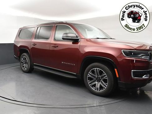 Used 2024 Jeep Wagoneer L 4WD w/ Premium Group I image 1