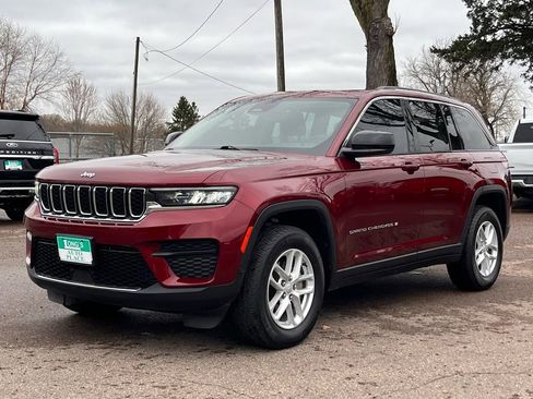 Used 2023 Jeep Grand Cherokee Laredo X image 4