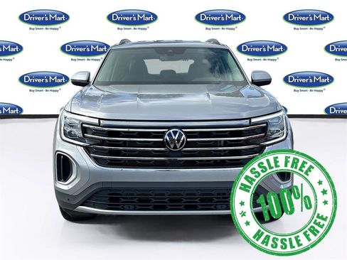 Used 2025 Volkswagen Atlas SE image 2