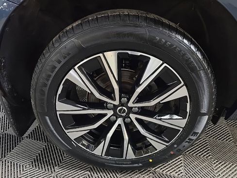 Used 2023 Volvo XC60 B5 Plus AWD/4WD image 14