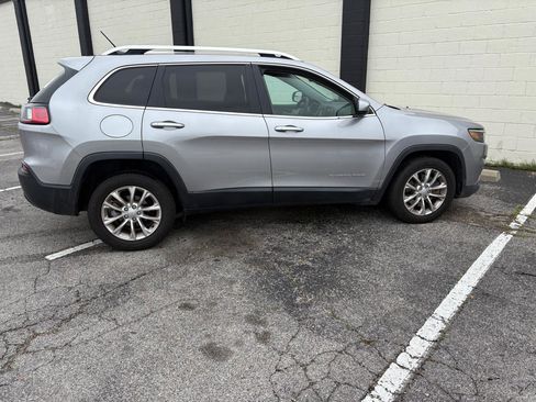 Used 2019 Jeep Cherokee Latitude w/ Popular Appearance Group FWD image 4